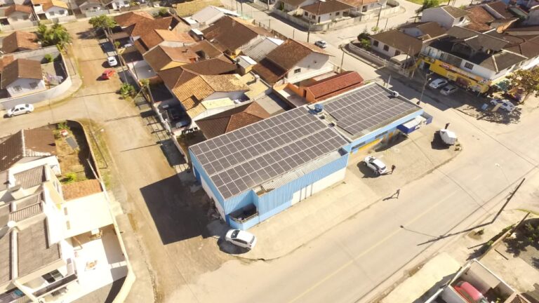 Obra comercial Ilumina Sul - Sistema fotovoltaico de grande porte instalado em estabelecimento empresarial